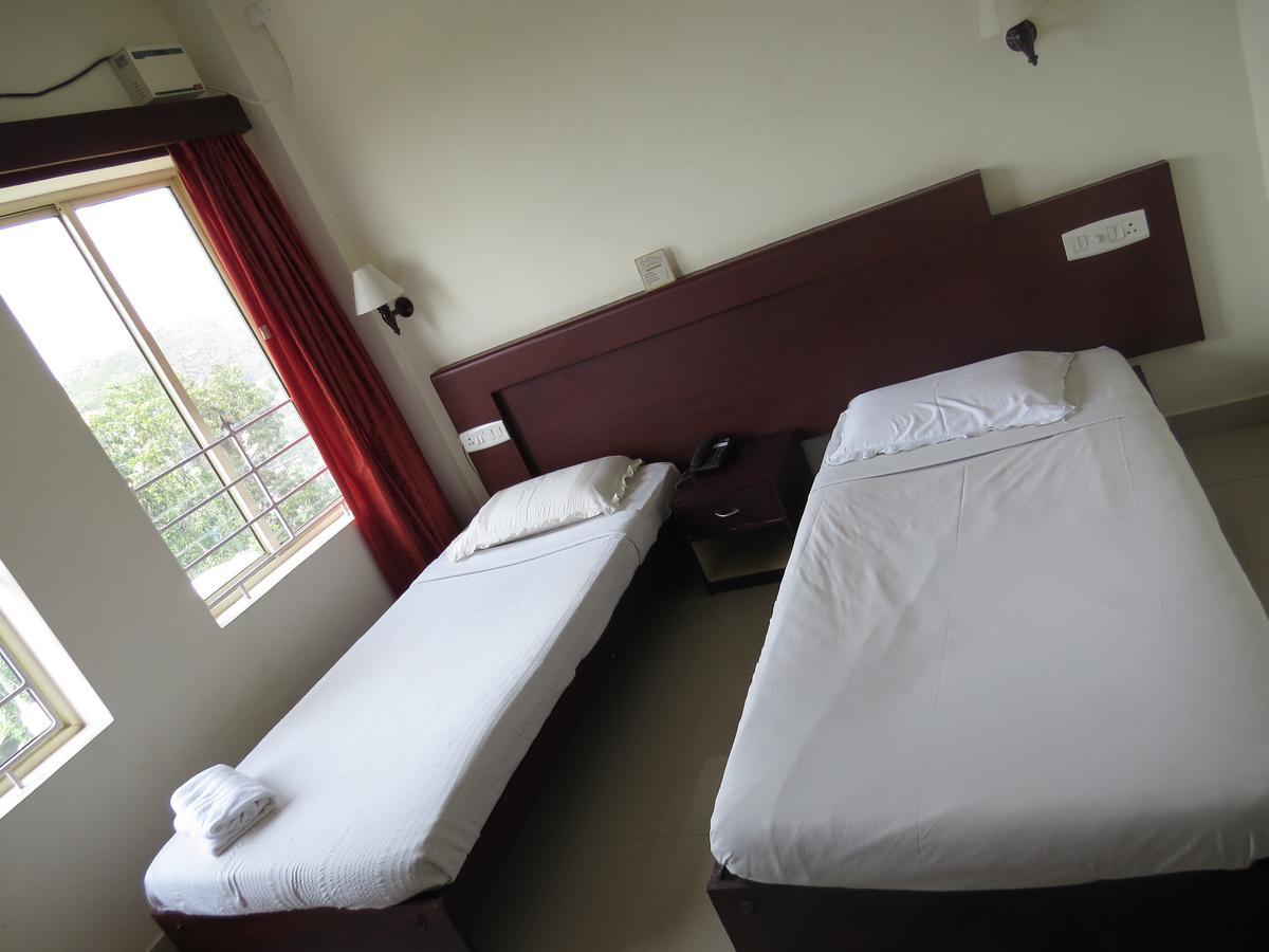 Lals Residency Hotel Adur Room photo