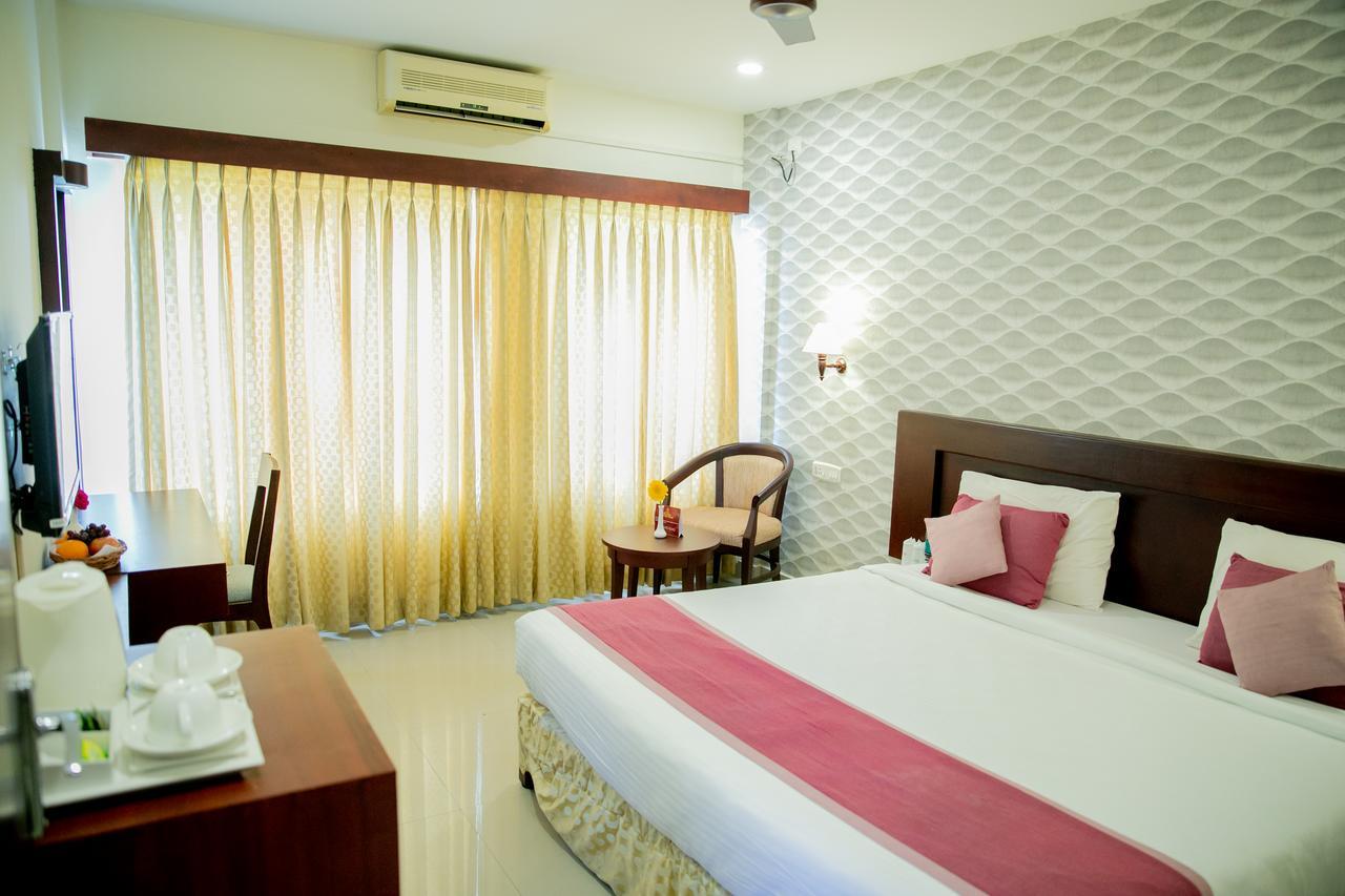 Lals Residency Hotel Adur Exterior photo