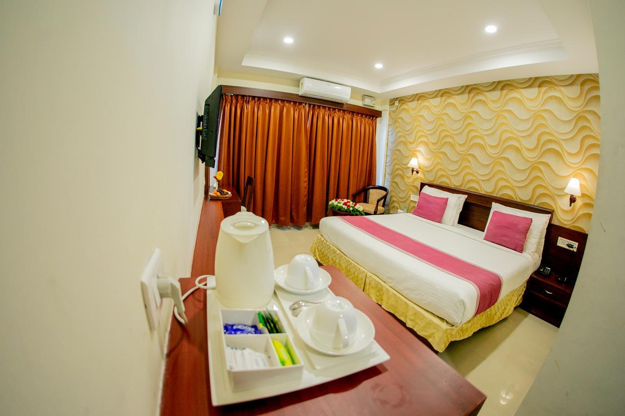 Lals Residency Hotel Adur Exterior photo