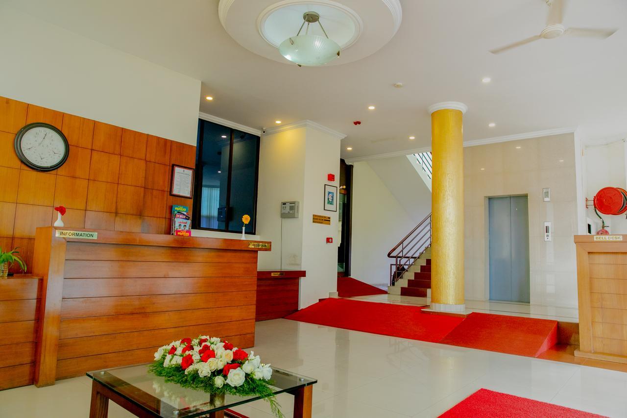 Lals Residency Hotel Adur Exterior photo