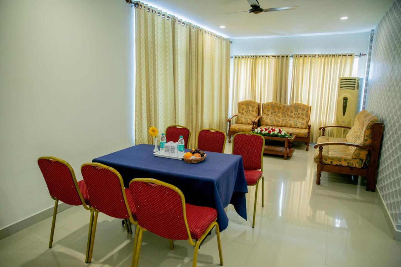 Lals Residency Hotel Adur Exterior photo