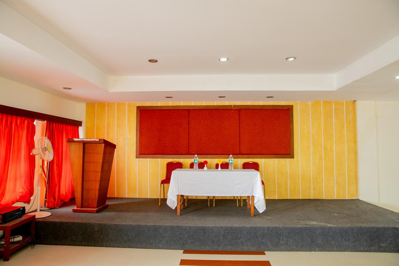 Lals Residency Hotel Adur Exterior photo