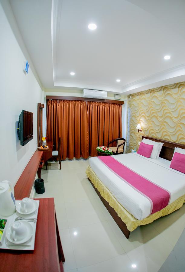 Lals Residency Hotel Adur Exterior photo